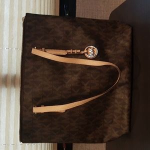 Michael Kors tote in brown signature print
